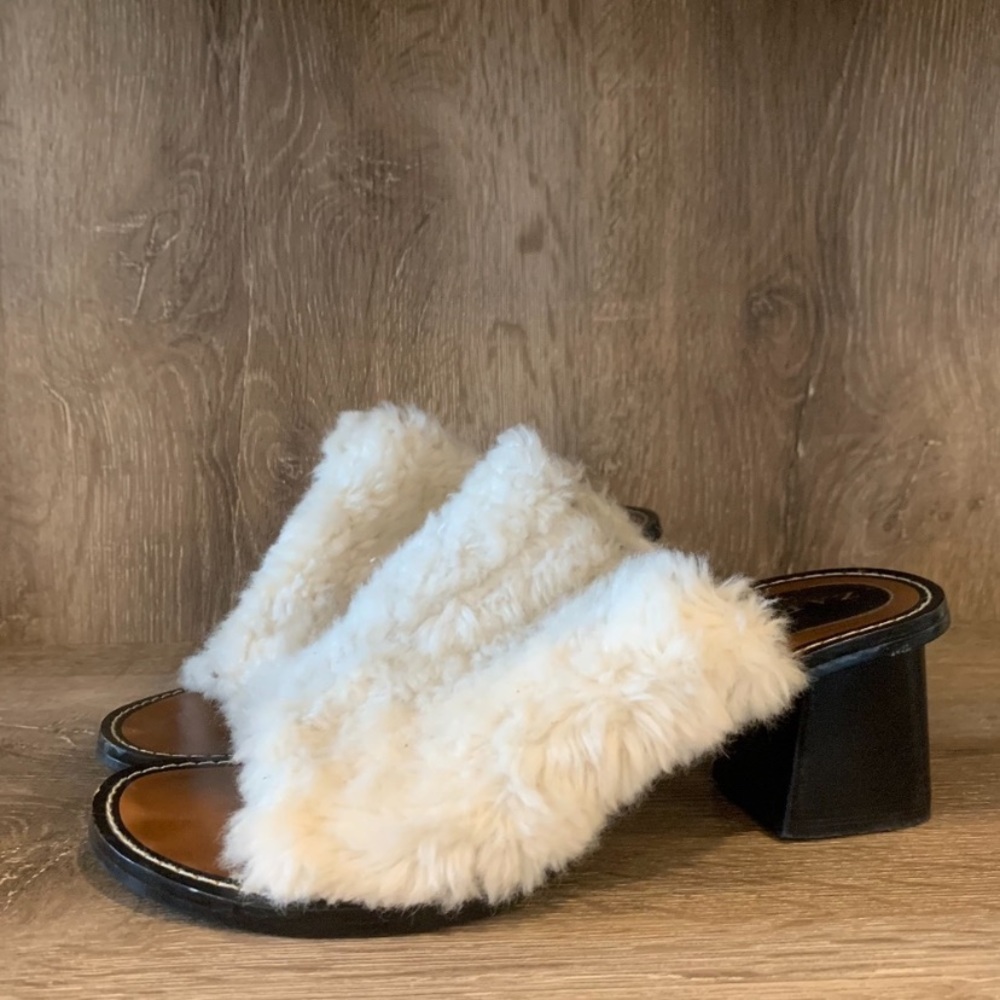 Zara Sharpa White Mules with fuzzy top